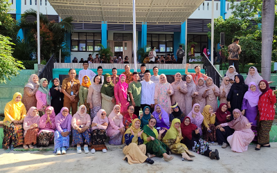 Peringatan Hari Kartini: SMPN 12 Tangerang Selatan Memperingati Jasa Kartini dan Halal Bihalal 1415 H